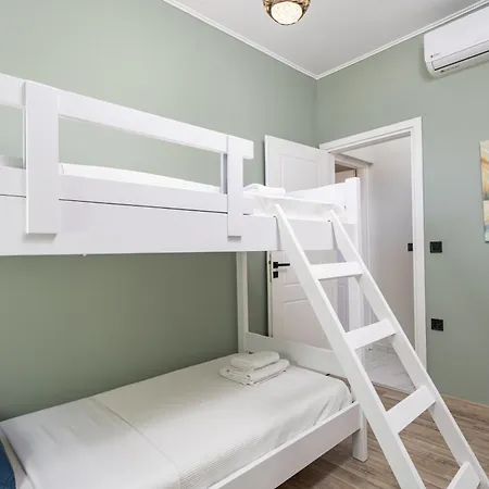 Premium Evangelia Apartment
